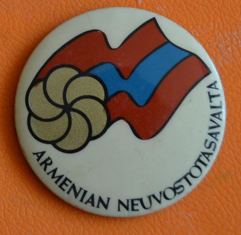Знак выставка Армянской ССР в Финляндии 80 года диаметр 52 мм