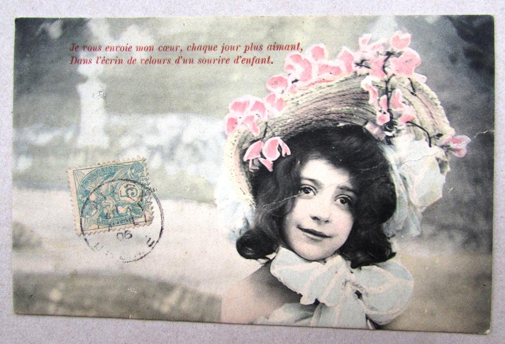 Девочка в модной шляпке Штемпель 1906