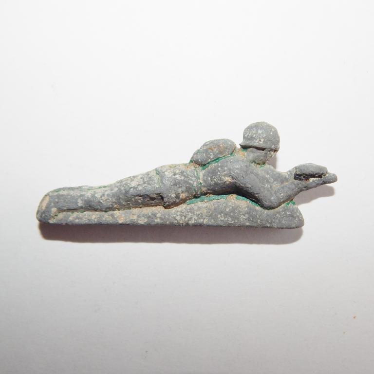 СОЛДАТИК ЛЕЖАЧИЙ ПУЛЕМЕТЧИК С ВЕЩМЕШКОМ СТАРЫЙ СССР. ОЛОВО