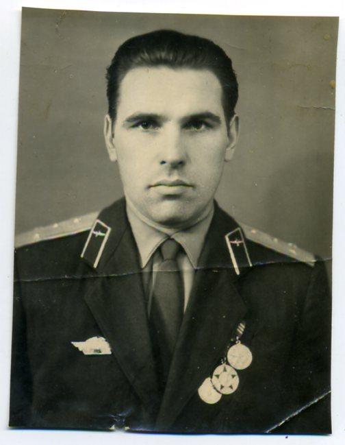 Советская армия Офицер капитан авиация медали 1970 год 10 х 7,5 см