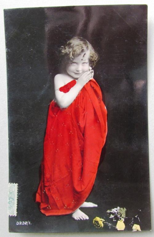 Девочка в красном платье Штемпель 1907
