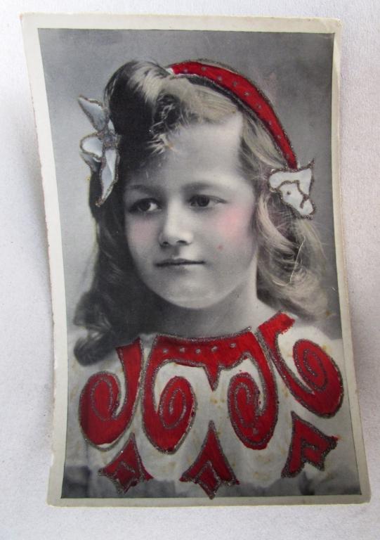 Девочка с узорным воротником Франция Штемпель1907