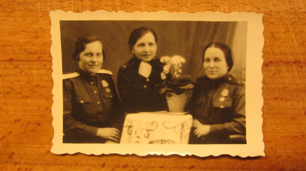 старое фото " Женщины - боевые офицеры ВВС " ВОВ .1940-45 год