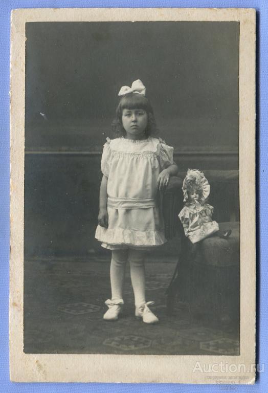 фото Девочка и кукла 1922 Кабинетка