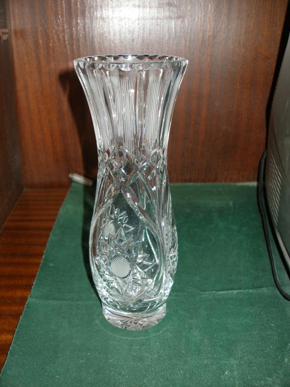 Б у вазы в красноярске. Хрустальные вазы для цветов. Старые хрустальные вазы. Советские хрустальные вазы. Маленькие хрустальные вазы.