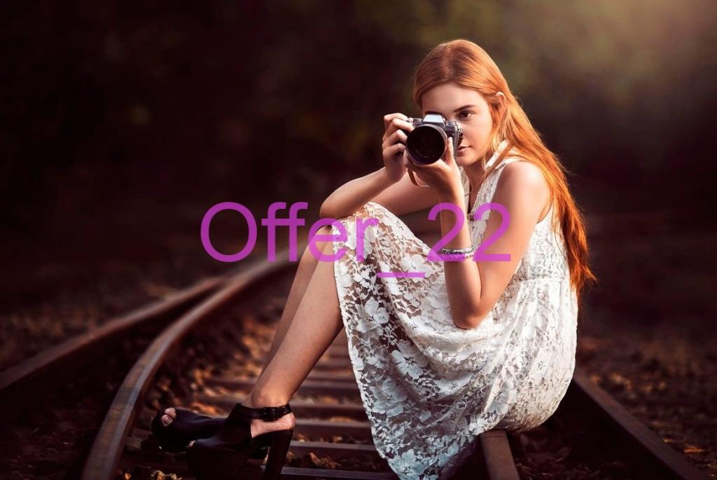 Фотография ретро ДЕВУШКА С ФОТОАППАРАТОМ КОПИЯ размер около: 10 х 15 см. Р932 