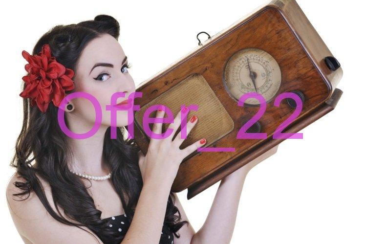 Фотография ретро ДЕВУШКА С РАДИОПРИЁМНИКОМ КОПИЯ размер около: 10 х 15 см. Р963 