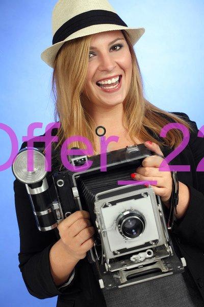 Фотография ретро ДЕВУШКА С ФОТОАППАРАТОМ КОПИЯ размер около: 10 х 15 см. Р933 