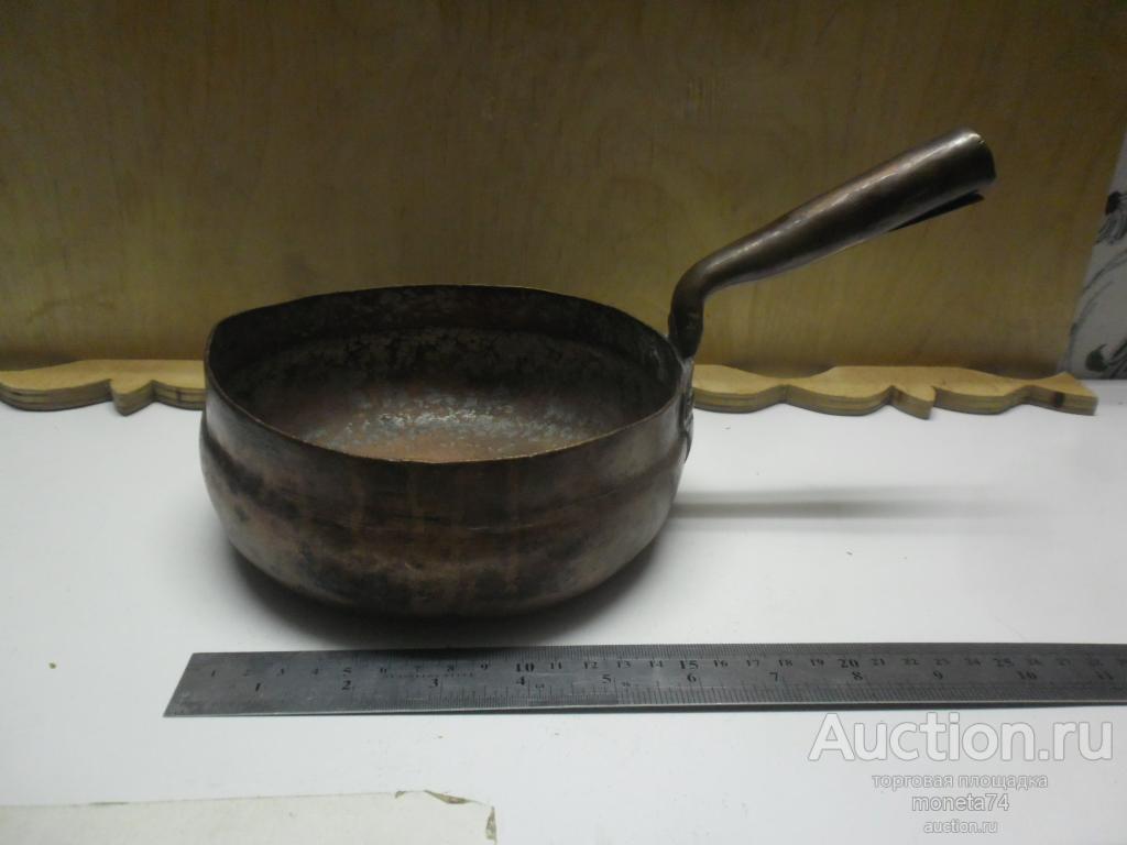 Старинный медный толстостенный ковш. Диаметр 16,5 см.