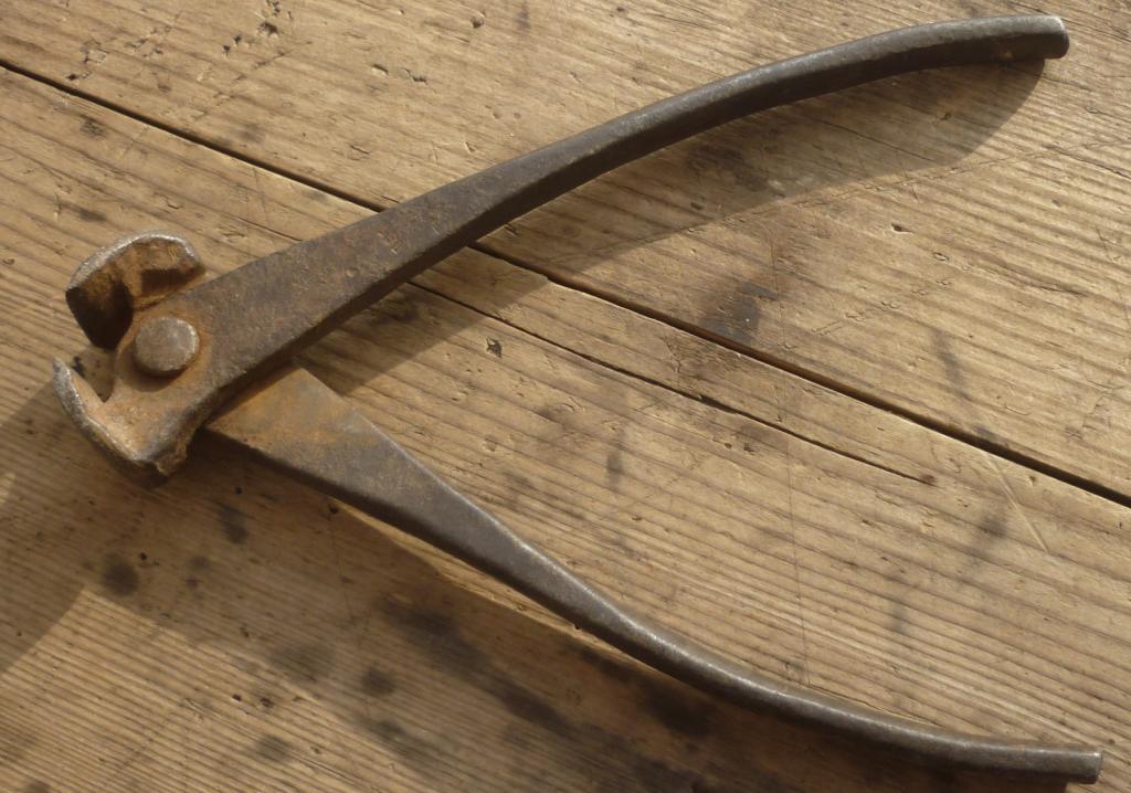 Клещи старинные СССР или РСФСР 18 см.Вес 256 грамма.