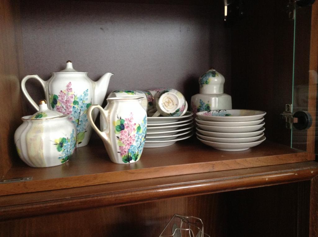 Чайный сервиз, автор В. Киселев