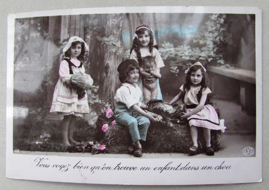 Дети с младенцем и капустой Франция Штемпель 1909