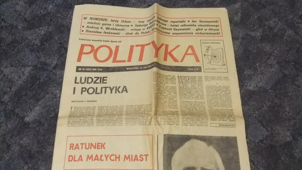В газете политик. Польская газета. Польский журнал polityka.