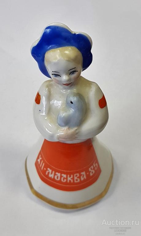 Статуэтка Девочка с голубем МОСКВА 85 Фестиваль, Дулево 1985г. СССР. фарфор
