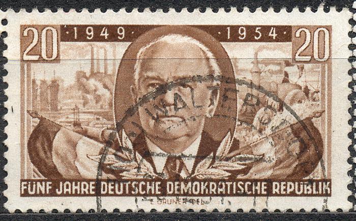 ГДР 1954  г. марка № 443 (МИХЕЛЬ)  гашеная КЦ 2,5 ЕВРО (2010)