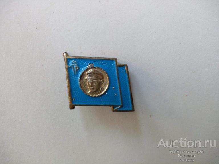 Знак Пионерия ГДР Тельман в футляре