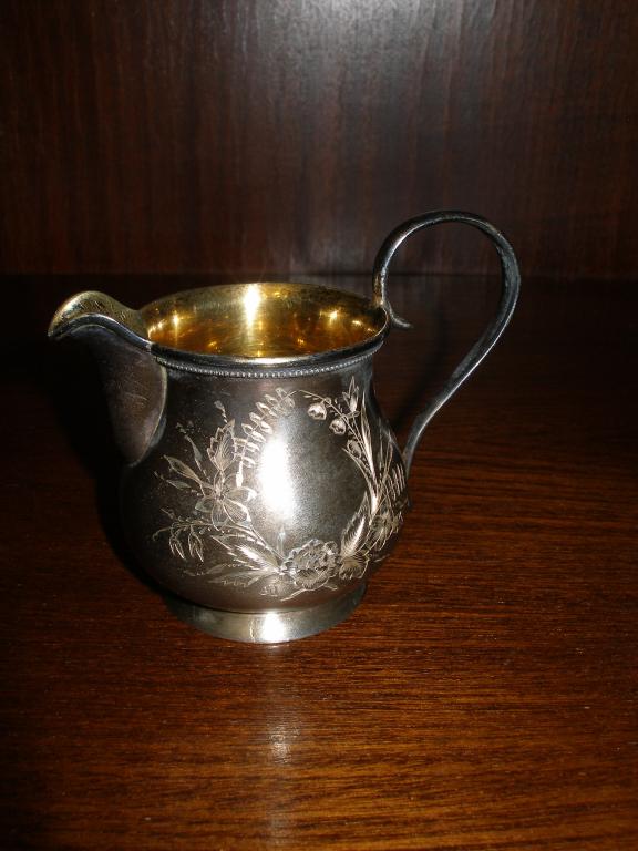 Сливочник с позолотой . Серебро   84 пробы. А.А 1896. Вес 84,24 гр.