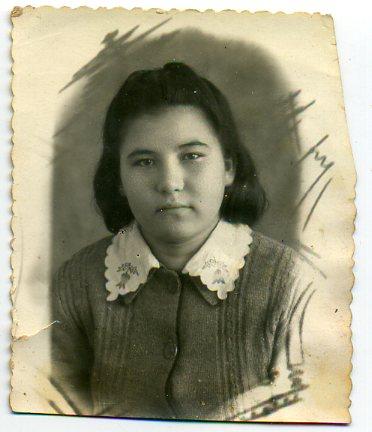 Советский быт Девушка мода одежда прическа 7 х 5,5 см