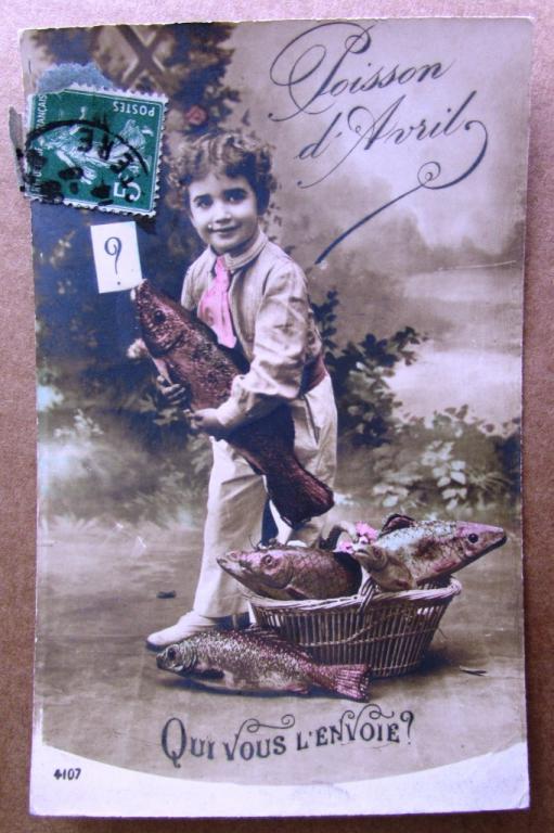 Мальчик с рыбой в корзине 1 Апреля