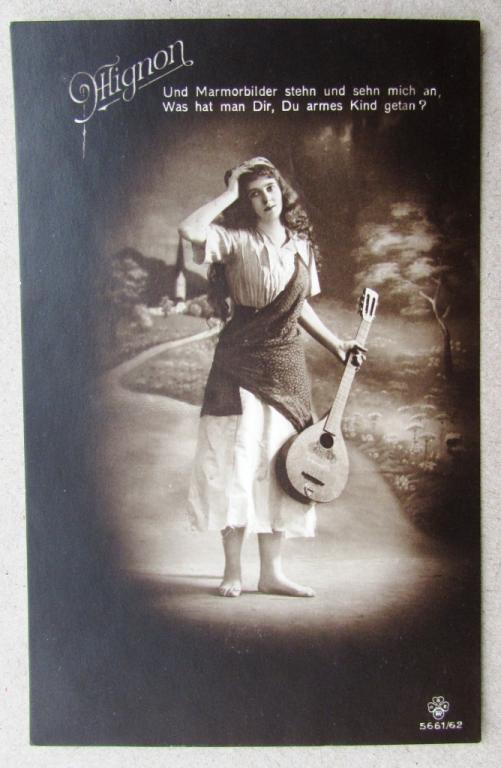 Босоногая девушка с мандолиной Штемпель 1915