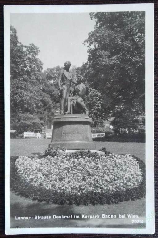 Открытка коллекционная почтовая чистая иностранная Памятник  в парке Вены 1943 год 