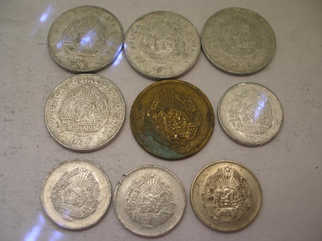 Румыния.15 бани1975-4 шт.5 бани1952-1,1975-4 шт.