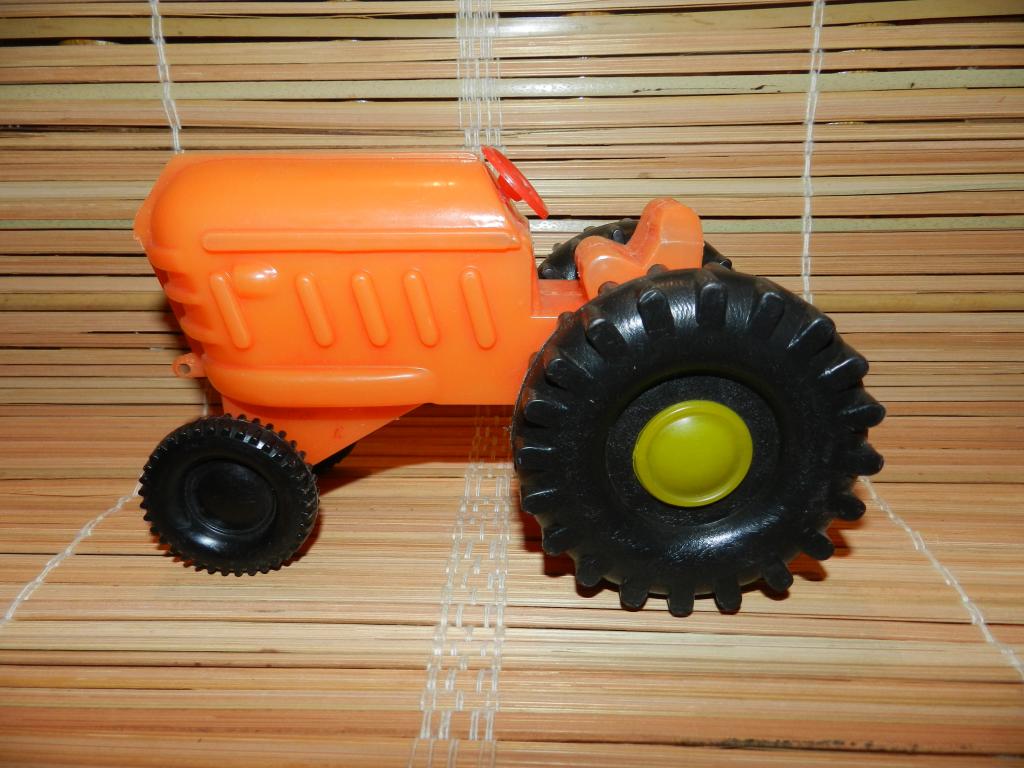 ТРАКТОР Колесный Дл.19 см. Дутыш. (СОХРАННОСТЬ) Игрушка СССР 1970г.г.