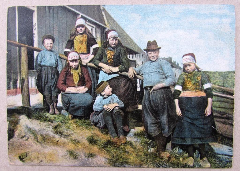 Голландские дети в национальных костюмах Штемпель 1905 Подрезана