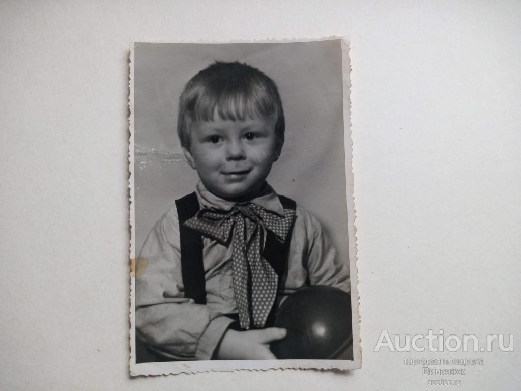 Фото Мальчик с мячиком Дети и игрушки 50-е гг