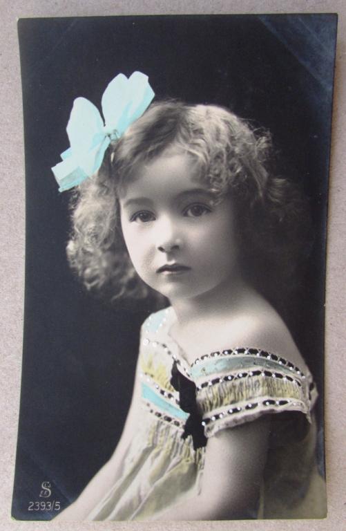 Девочка с голубым бантом Штемпель 1910