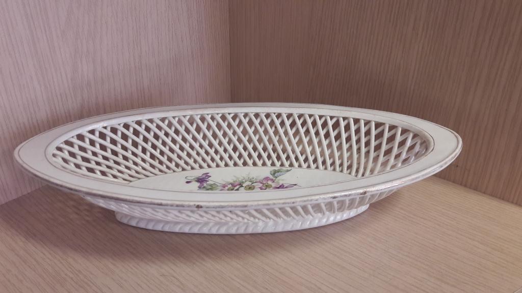 Вазочка. Кировский фаянсовый завод. 30-е годы. СССР.