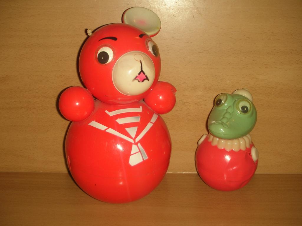 Неваляшки крокодил Гена и медведь СССР