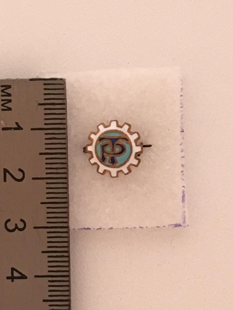 ЧЛЕНСКИЙ ЗНАЧОК ОБЩЕСТВА.ТРУДОВЫЕ РЕЗЕРВЫ.1940-1960 гг.ОРИГИНАЛ.ЛАТУНЬ.ЭМАЛЬ.БУЛАВКА.