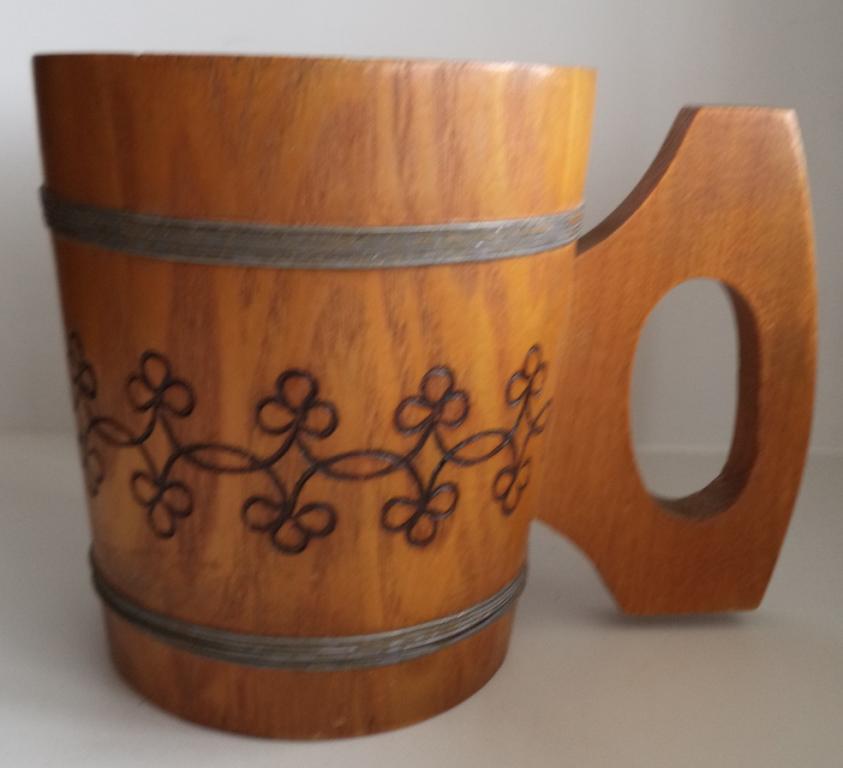 Кружка дерево высота 130 мм.