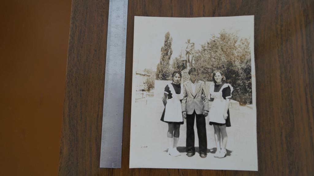 №53 Фото СССР Девочки школьницы с парнем пионеры