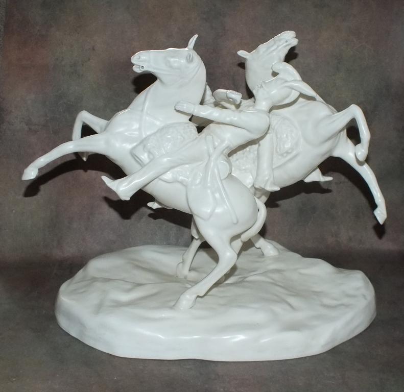 Фарфор. Статуэтка. Солдат. Кирасиры на конях. Michael Sutty. Англия. *