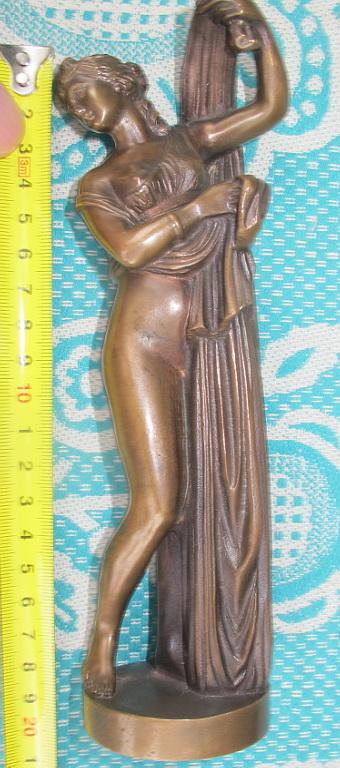 бронзовая статуэтка Богиня красоты,старая