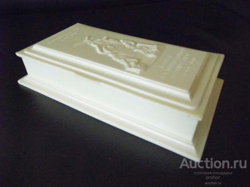 Шкатулка. Белый карболит. СССР. 50-е годы.