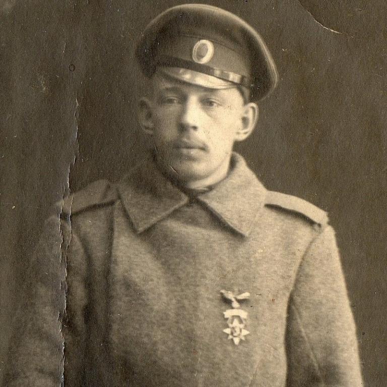 Фото нижнего чина 5-го гренадерского Киевского наследника Цесаревича полка (?) (67388)