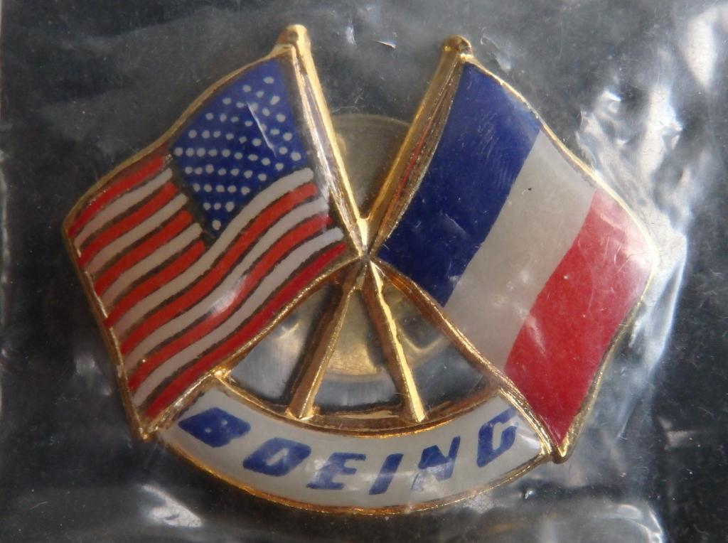 Значок. Boeing. Боинг. Авиация Промышленность Сотрудничество США Франция Флаги