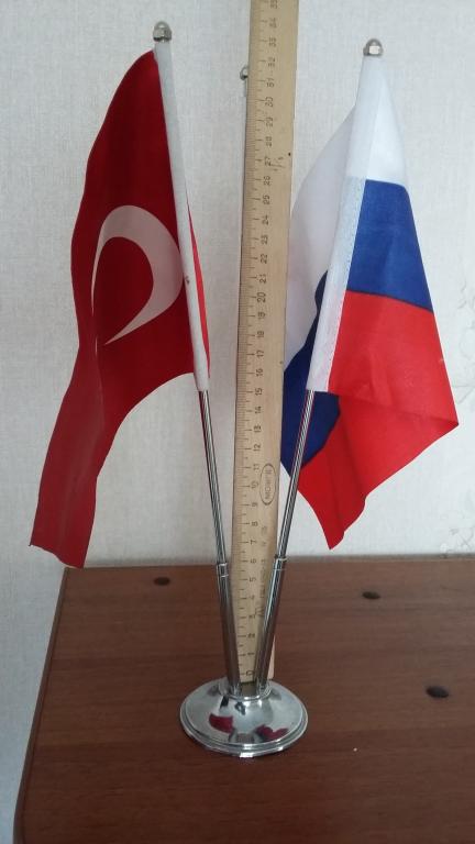 Флажок на подставке в машину