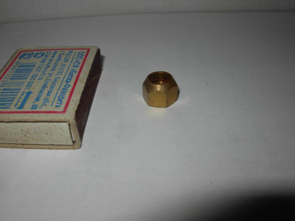 Гайка латунная на велосипед в хорошем рабочем состоянии под ключ