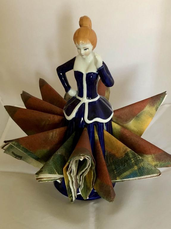 Германия фарфоровая статуэтка Дама-Салфетница уникальное исполнение 