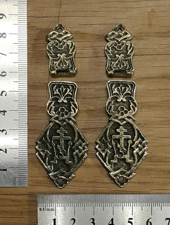 старинные застежки. застежка на церковную книгу. старинные книжные застежки. старинные застежки. старинная книга с застежками.