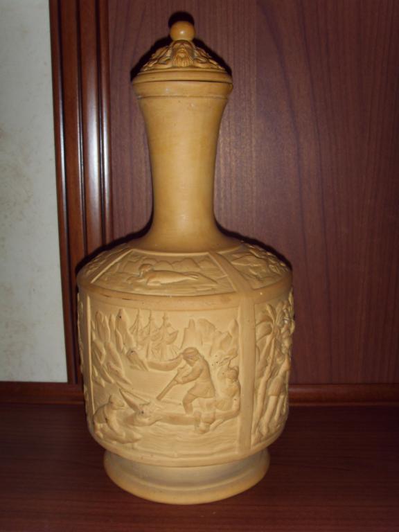 Бутыль. "Четыре стороны света". Майолика. 19 век.