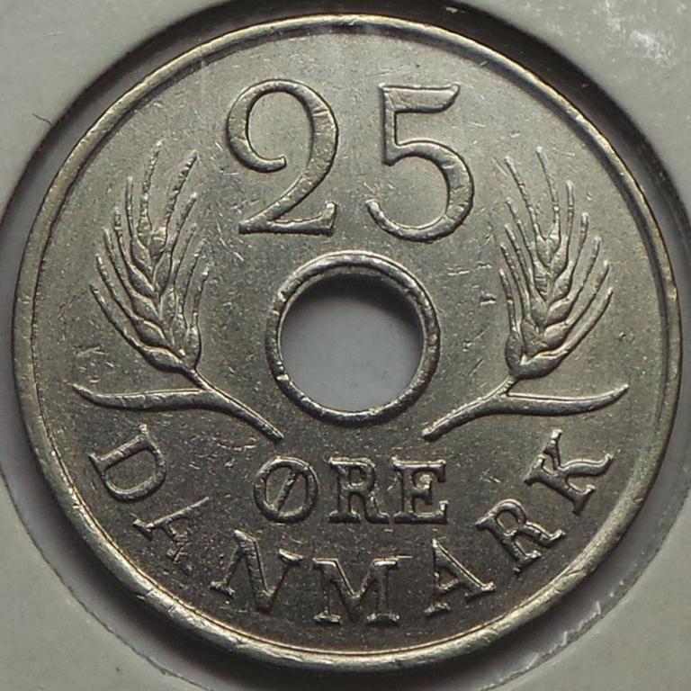 Дания 25 эре 1967 года (1) КМ#855.1