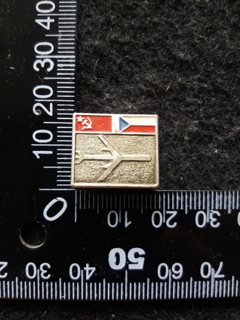 Знак с изображением самолёта и флагов СССР и Чехословакии, авиация