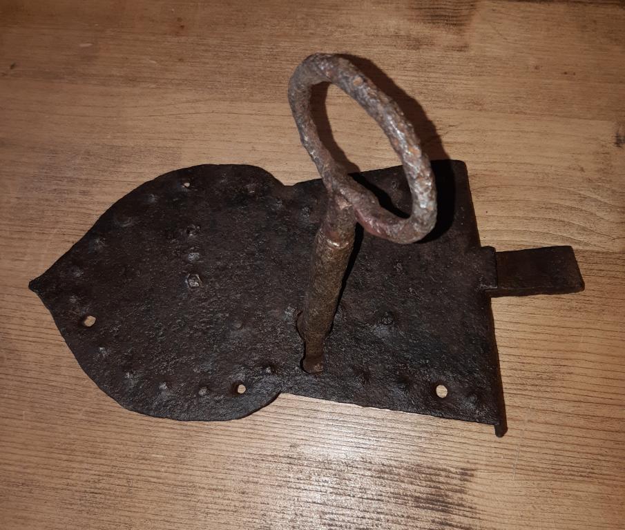 Замок кованый с ключом. Конец 18 начало 19 века. Российская Империя. Рабочий.