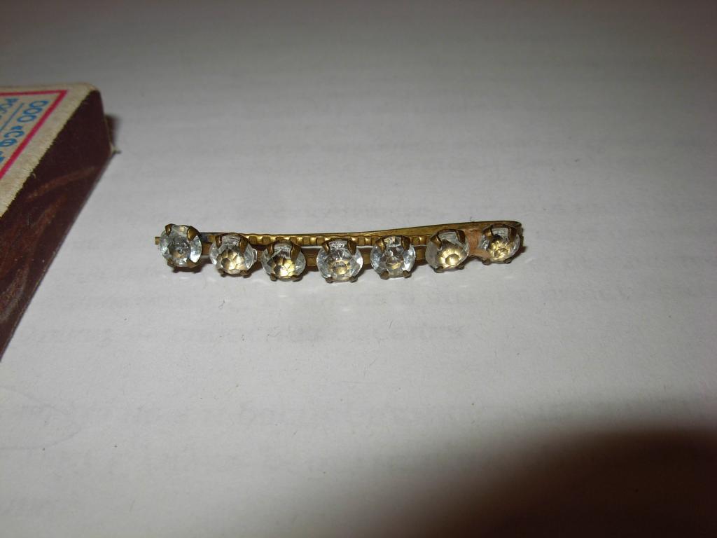 Заколка старинная с прозрачными камнями , красивая , украшение