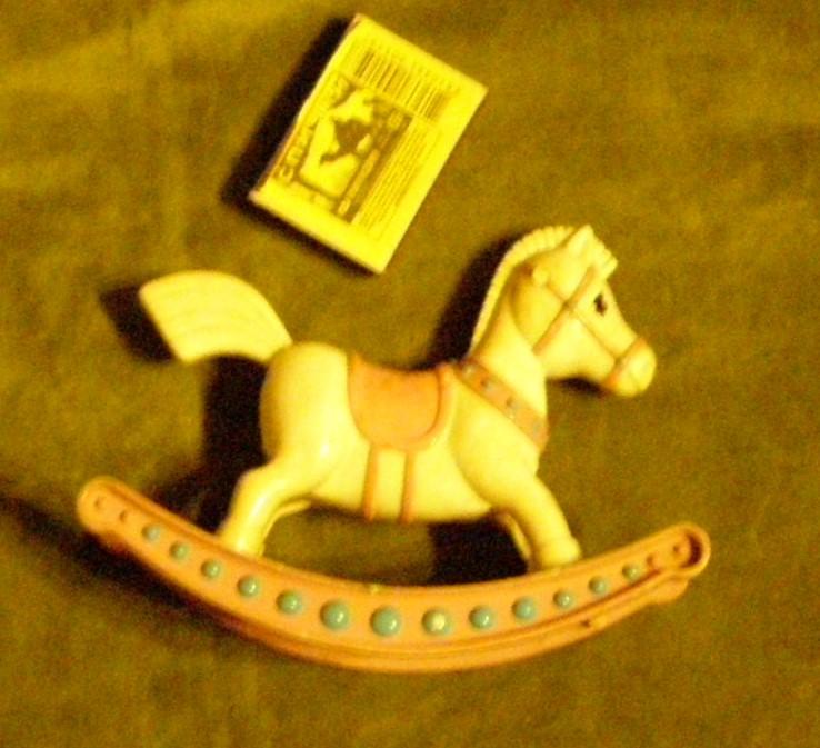 Лошадка. Конь. Конь качалка. Детская игрушка. Лошадь.